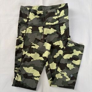 Lululemon Camo Cropped Leggings Size 4 Green